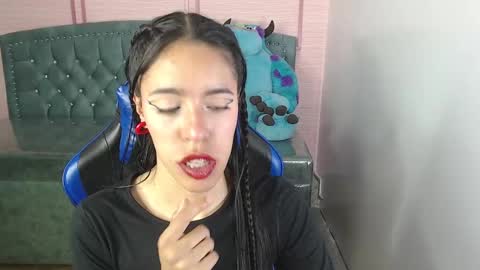 Snapshot of stephania_t chatting on February 21, 2025, 10:15 pm Stephania online show from February 21, 2025, 10:15 pm