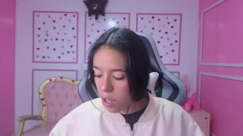 Snapshot of stephania_t chatting on October 20, 2025, 12:16 pm Stephania online show from October 20, 2025, 12:16 pm
