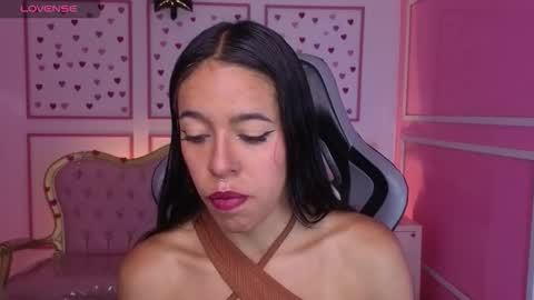 Snapshot of stephania_t chatting on October 22, 2025, 11:32 am Stephania online show from October 22, 2025, 11:32 am
