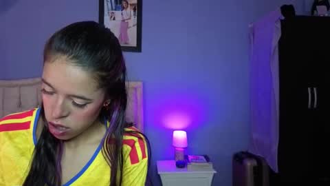 Stephania online show from March 26, 2026, 4:01 pm