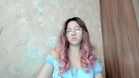 stephanie_hillss online show from September 10, 2025, 7:30 am