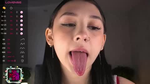 Snapshot of stephaniesally chatting on October 26, 2025, 5:35 am Sonya online show from October 26, 2025, 5:35 am