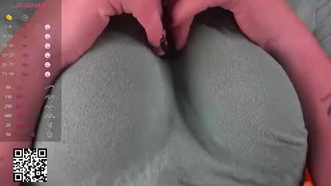 Snapshot of stephaniesally chatting on October 29, 2025, 4:37 am Sonya online show from October 29, 2025, 4:37 am