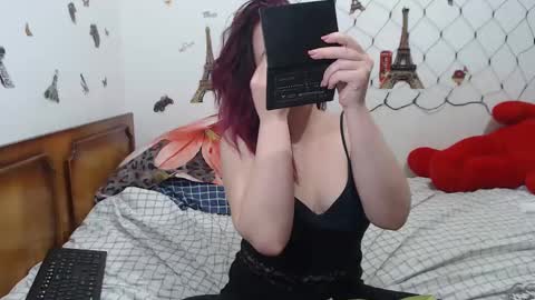 Snapshot of stephaniewild chatting on March 4, 2025, 5:42 am Stephanie   online show from March 4, 2025, 5:42 am