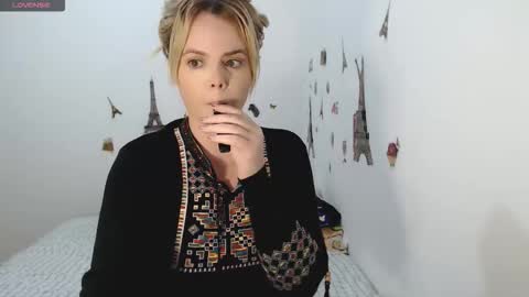 Snapshot of stephaniewild chatting on October 17, 2025, 10:07 am Stephanie   online show from October 17, 2025, 10:07 am