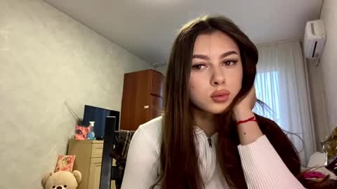 Stephani online show from April 30, 2026, 3:18 pm