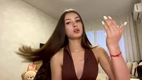Stephani online show from May 2, 2026, 3:39 pm