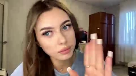 Stephani online show from May 17, 2026, 3:52 pm