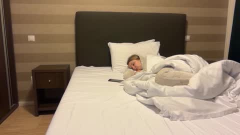 Stephany online show from December 13, 2025, 7:53 pm