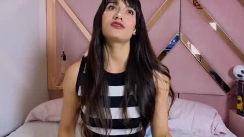 Snapshot of stephany_grand chatting on November 1, 2025, 5:48 pm stephany_grand online show from November 1, 2025, 5:48 pm