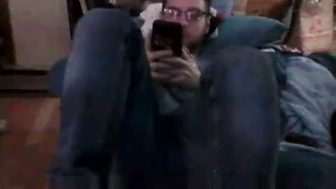 Snapshot of sterben13v chatting on December 12, 2024, 1:21 am Ian23602 online show from December 12, 2024, 1:21 am