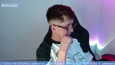 Snapshot of stevans_ chatting on October 31, 2025, 8:43 pm Stevan online show from October 31, 2025, 8:43 pm