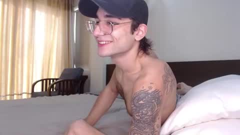 Snapshot of steveoceanbeanhuge chatting on February 5, 2025, 1:37 am Alex online show from February 5, 2025, 1:37 am