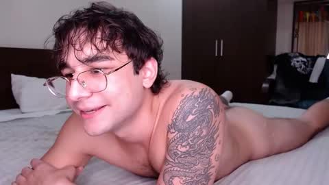 Alex   online show from December 19, 2025, 2:40 am