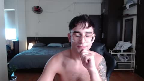 Snapshot of steveoceanbeanhuge chatting on May 11, 2026, 3:12 am Alex online show from May 11, 2026, 3:12 am