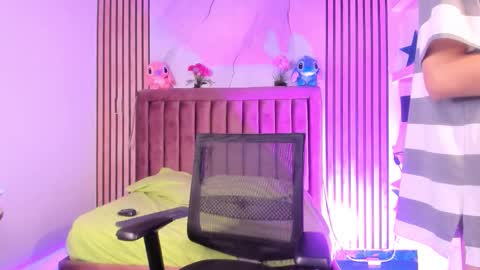 Sthepano  online show from December 5, 2025, 7:54 pm