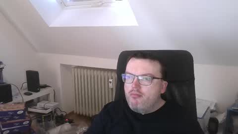 Snapshot of still_alive1985 chatting on April 6, 2026, 6:03 am Oliver online show from April 6, 2026, 6:03 am