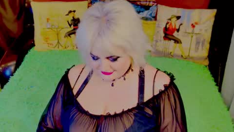 StiphlerMomy online show from November 19, 2025, 3:45 pm