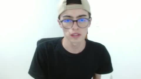 stiv_grant online show from May 5, 2026, 12:29 am