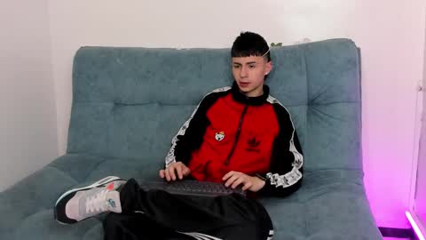 Stivarfox21 online show from January 26, 2025, 1:47 pm