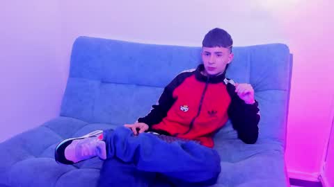 Stivarfox21 online show from February 1, 2025, 8:29 am
