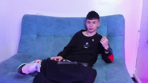 Stivarfox21 online show from February 6, 2025, 4:10 am