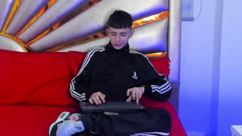 Stivarfox21 online show from February 8, 2025, 4:36 pm