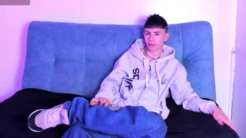 Stivarfox21 online show from February 26, 2025, 3:53 am