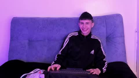 Stivarfox21 online show from March 6, 2025, 10:41 am