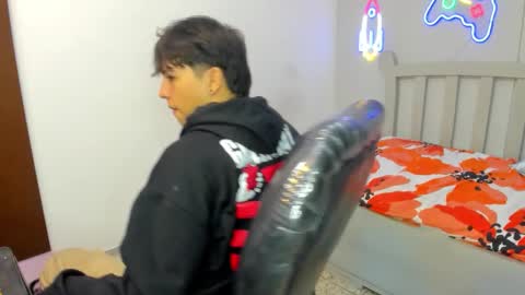 Stiwen online show from October 22, 2025, 2:17 pm