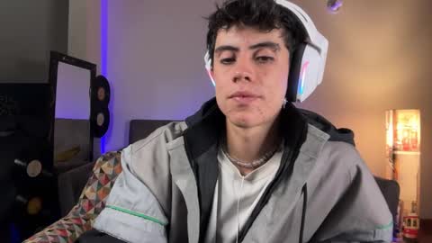 Stolas online show from March 8, 2026, 12:08 am