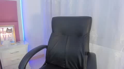 Sweety Stormi  online show from December 13, 2024, 4:38 pm