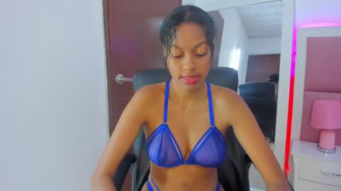 Sweety Stormi  online show from January 14, 2025, 1:28 pm