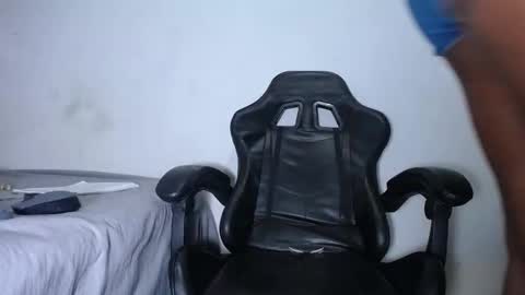 stormiing_18 online show from December 4, 2025, 4:38 pm