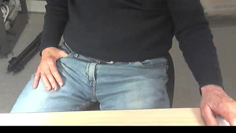 Snapshot of str8_dave chatting on November 23, 2025, 11:15 pm Dave online show from November 23, 2025, 11:15 pm