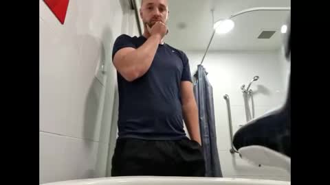 str8feet33 online show from December 22, 2025, 3:25 am