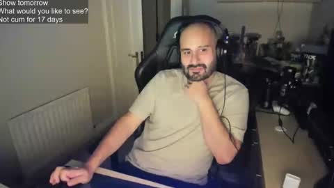 Snapshot of str8slut4use chatting on October 16, 2025, 11:39 pm str8slut4use online show from October 16, 2025, 11:39 pm