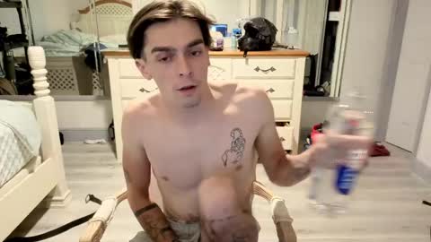 Snapshot of str8whiteboy21 chatting on May 13, 2026, 5:16 am str8whiteboy21 online show from May 13, 2026, 5:16 am