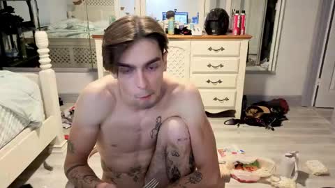 Snapshot of str8whiteboy21 chatting on May 19, 2026, 6:42 am str8whiteboy21 online show from May 19, 2026, 6:42 am