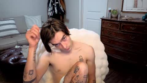 Snapshot of str8whiteboy21 chatting on June 18, 2026, 4:35 am str8whiteboy21 online show from June 18, 2026, 4:35 am