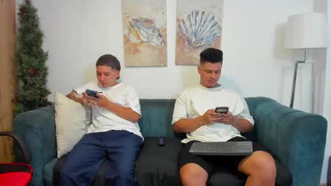 straight__friends online show from April 29, 2026, 2:43 pm