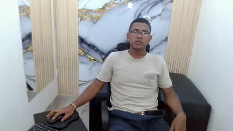 Snapshot of straightbigcockk chatting on November 16, 2025, 2:06 am StraightBigCock online show from November 16, 2025, 2:06 am