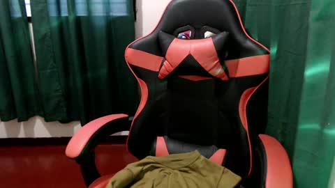 Snapshot of strawberry_ei chatting on April 10, 2026, 7:35 am just call me baby online show from April 10, 2026, 7:35 am