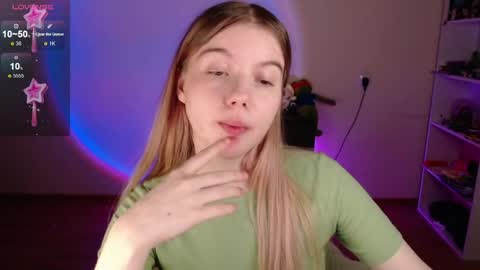 Snapshot of strawberry_juli chatting on April 11, 2026, 7:45 am Juli online show from April 11, 2026, 7:45 am