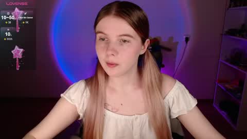 Snapshot of strawberry_juli chatting on April 15, 2026, 2:13 pm Juli online show from April 15, 2026, 2:13 pm
