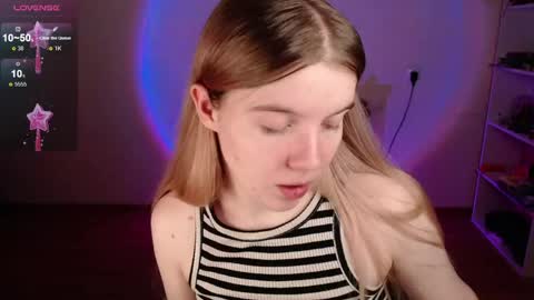 Snapshot of strawberry_juli chatting on April 21, 2026, 3:35 am Juli online show from April 21, 2026, 3:35 am