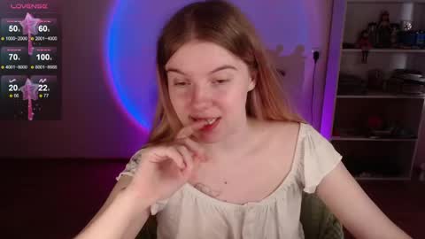 Snapshot of strawberry_juli chatting on May 7, 2026, 10:53 am Juli online show from May 7, 2026, 10:53 am