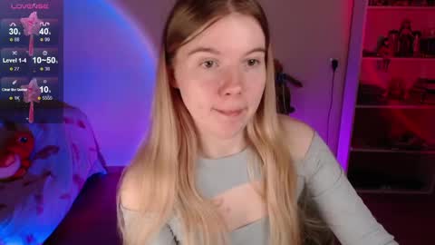 Snapshot of strawberry_juli chatting on May 14, 2026, 5:25 am Juli online show from May 14, 2026, 5:25 am