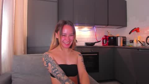 Snapshot of strawberrypie99 chatting on September 29, 2025, 1:05 pm Tati and Lola online show from September 29, 2025, 1:05 pm