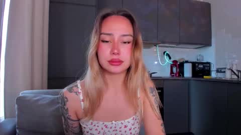 Snapshot of strawberrypie99 chatting on October 18, 2025, 10:38 am Tati and Lola online show from October 18, 2025, 10:38 am